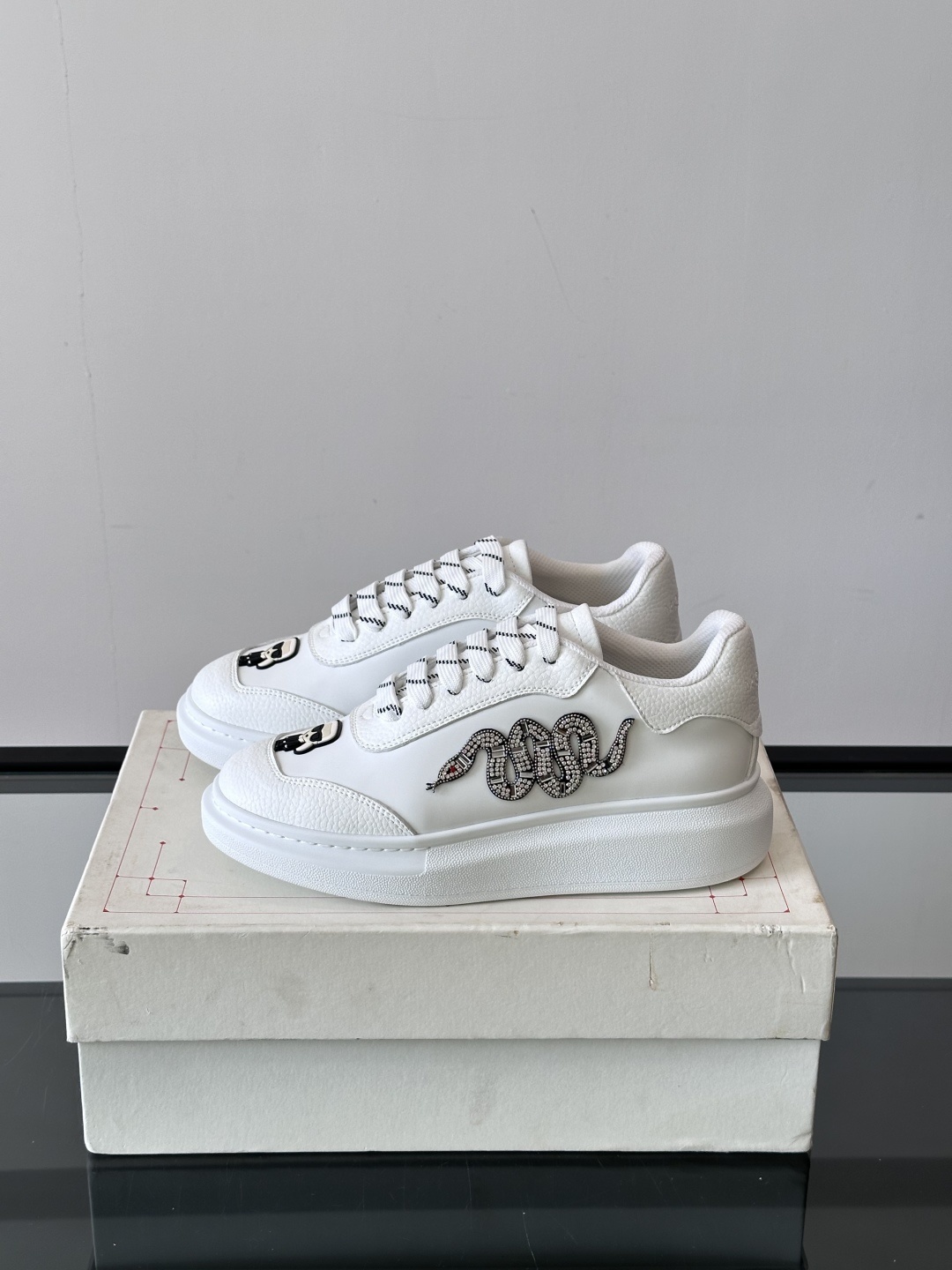 𝐀𝐥𝐞𝐱𝐚𝐧𝐝𝐞𝐫 𝐌𝐜𝐐𝐔𝐄𝐄𝐍亚历山麦昆情侣款‼️ 休闲鞋👟。终极版本 随意PK柜货 麦昆这鞋款一出
