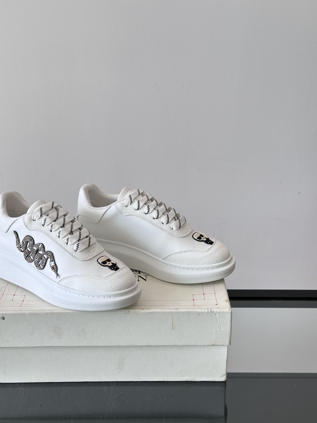 𝐀𝐥𝐞𝐱𝐚𝐧𝐝𝐞𝐫 𝐌𝐜𝐐𝐔𝐄𝐄𝐍亚历山麦昆情侣款‼️ 休闲鞋👟。终极版本 随意PK柜货 麦昆这鞋款一出