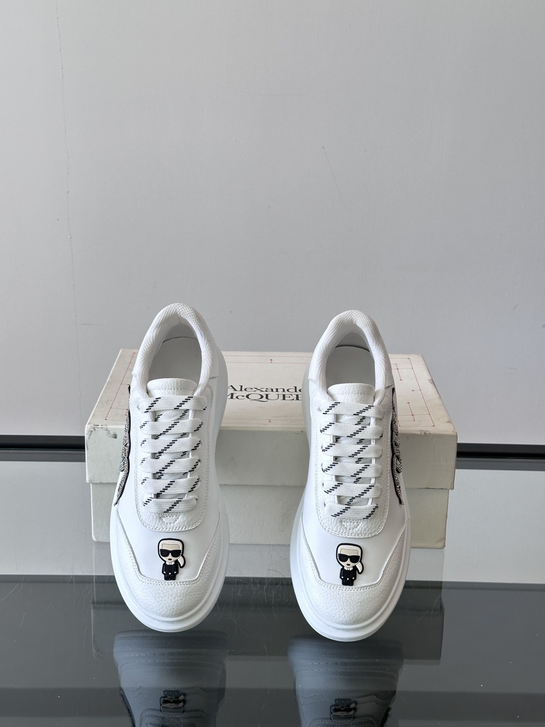 𝐀𝐥𝐞𝐱𝐚𝐧𝐝𝐞𝐫 𝐌𝐜𝐐𝐔𝐄𝐄𝐍亚历山麦昆情侣款‼️ 休闲鞋👟。终极版本 随意PK柜货 麦昆这鞋款一出