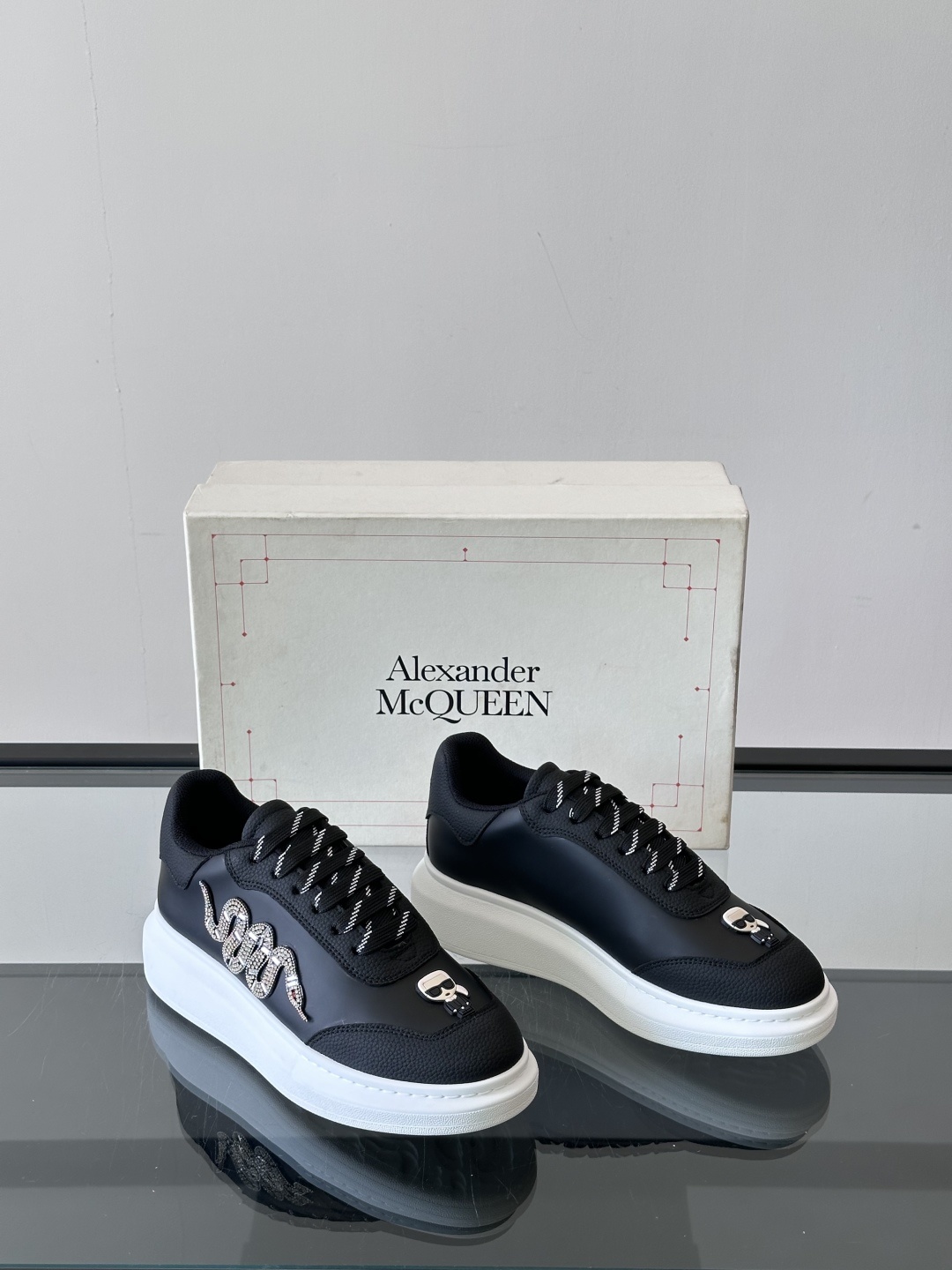 𝐀𝐥𝐞𝐱𝐚𝐧𝐝𝐞𝐫 𝐌𝐜𝐐𝐔𝐄𝐄𝐍亚历山麦昆情侣款‼️ 休闲鞋👟。终极版本 随意PK柜货 麦昆这鞋款一出