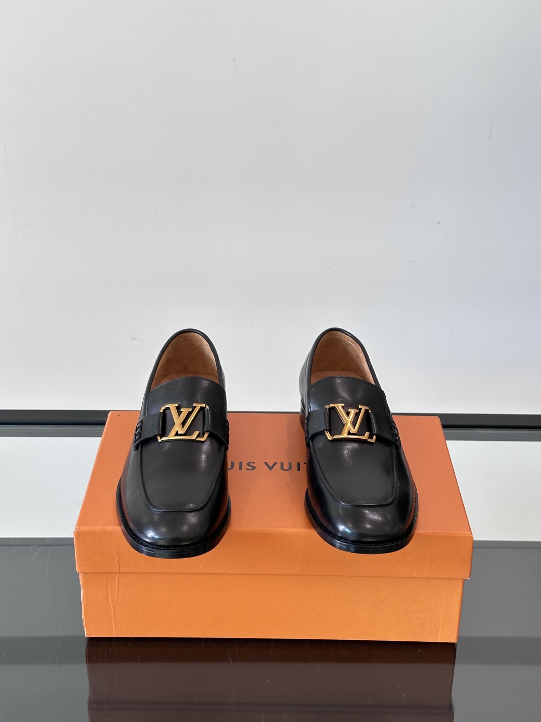 ◾️▫️L.v~高端男士正装休闲皮鞋，经典款，高端大气，进口牛皮打造，小牛皮透气内里，真皮大底，顶级品质