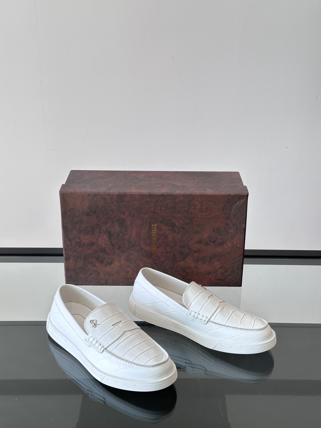 Stefano Ricci 史蒂芬高端奢侈品牌，男士休闲运动鞋，原版牛皮，质感高端细腻，内里全小牛皮面料