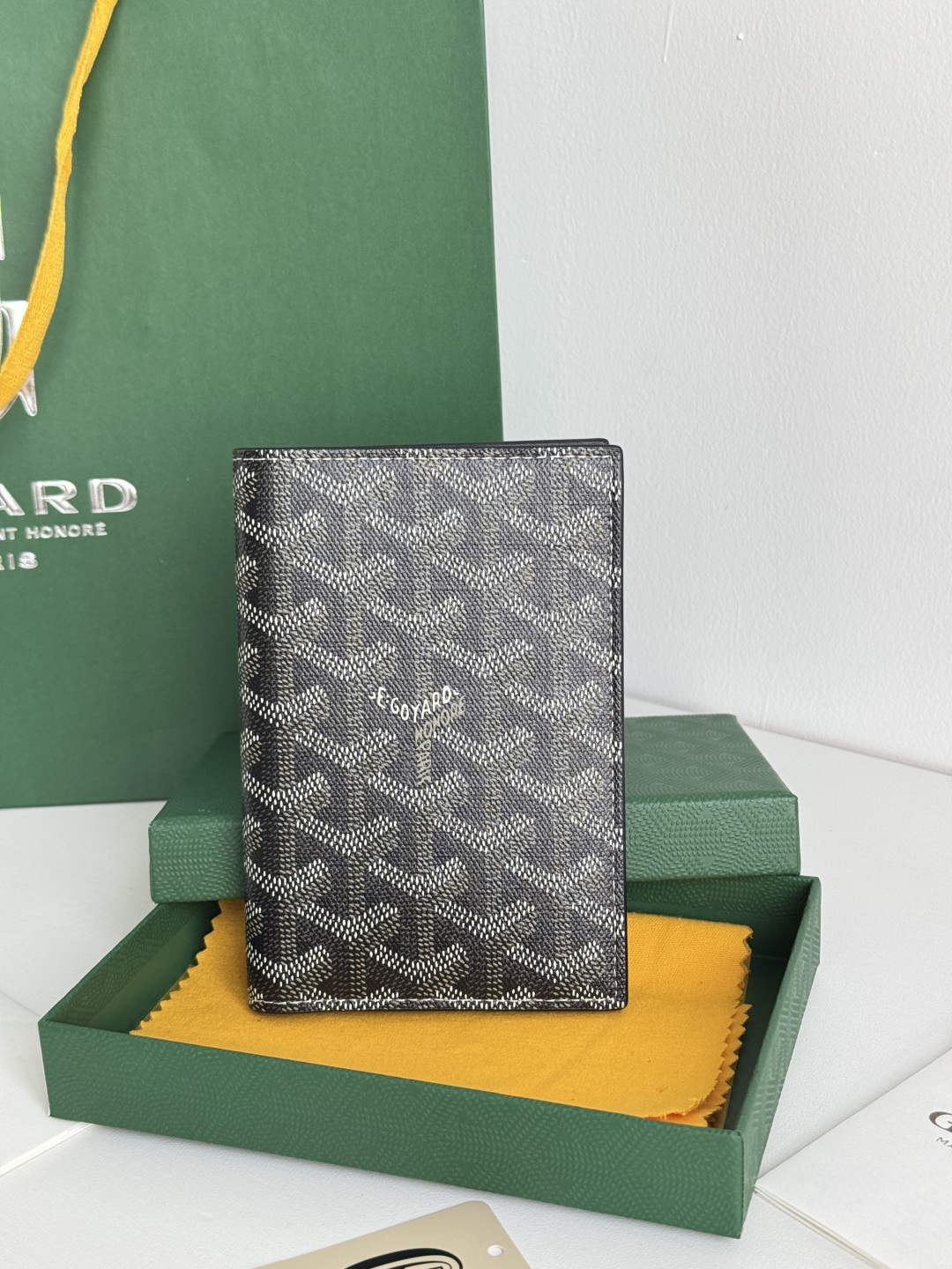 Goyard Classic Passport Holder/Wallet, Card Holder, Travel Essential, 1.5cm x 10cm x 14cm 3 cmp i1746445696131 6095 0 1