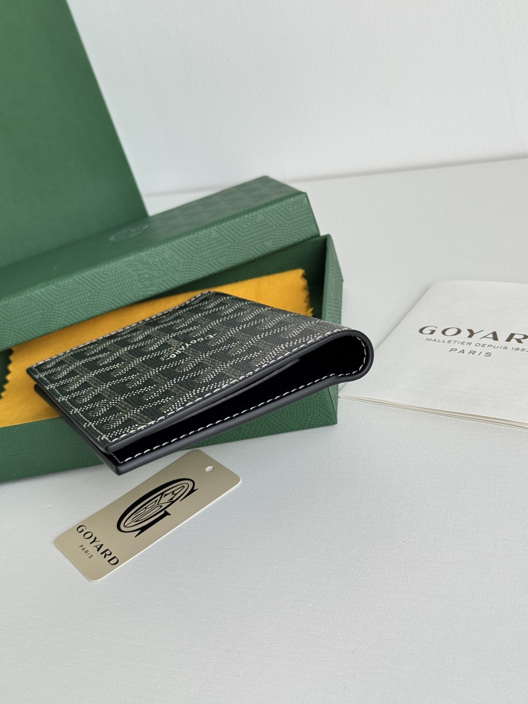 Goyard Classic Passport Holder/Wallet, Card Holder, Travel Essential, 1.5cm x 10cm x 14cm 5 cmp i1746445698996 561 0 3