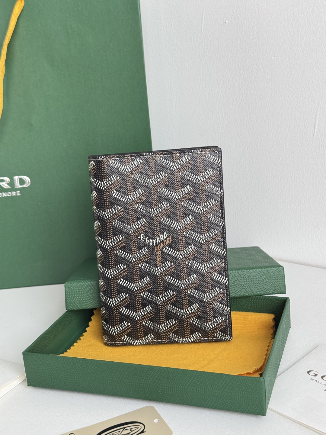 Goyard Classic Passport Holder Wallet Card Holder, Travel Essentials, 1.5x10x14cm 3 cmp i1746445742823 4638 0 1