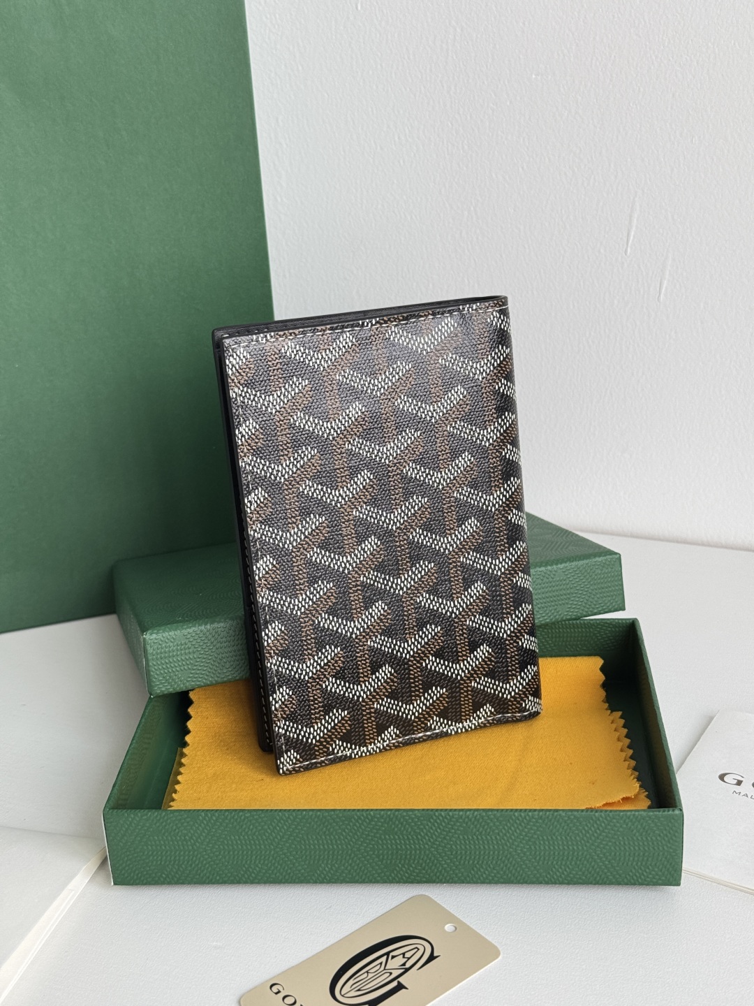 Goyard Classic Passport Holder Wallet Card Holder, Travel Essentials, 1.5x10x14cm 4 cmp i1746445745956 2228 0 2