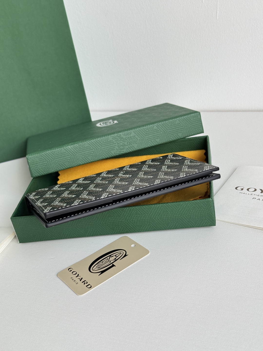 Goyard Classic Passport Holder Wallet Card Holder, Travel Essentials, 1.5x10x14cm 5 cmp i1746445745959 7261 0 3
