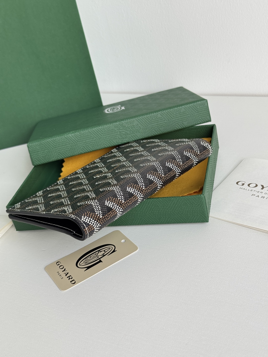 Goyard Classic Passport Holder Wallet Card Holder, Travel Essentials, 1.5x10x14cm 7 cmp i1746445747870 6548 0 5