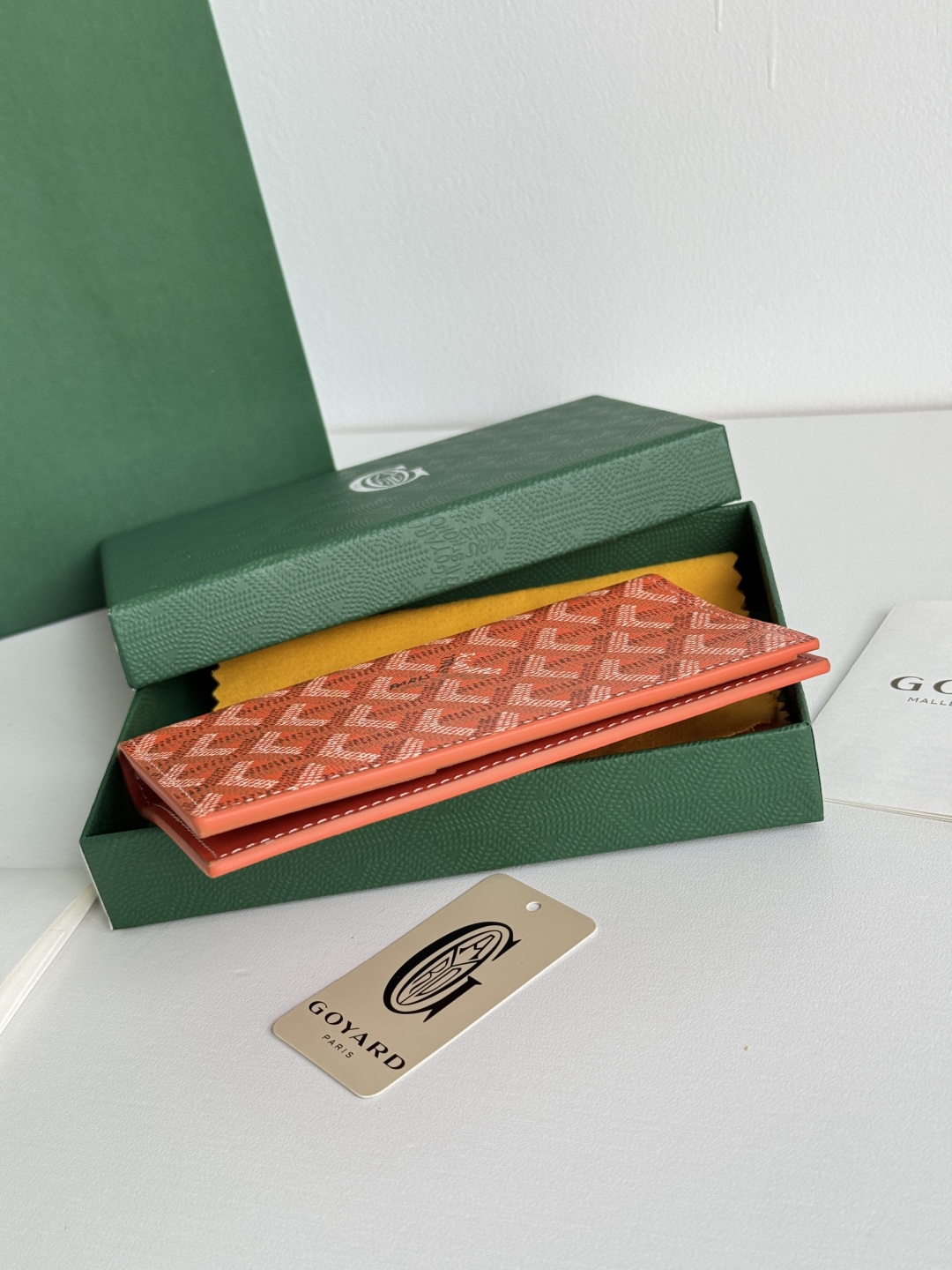 Goyard Classic Passport Holder Wallet Card Holder - Orange Travel Essential 5 cmp i1746445764328 6525 0 3
