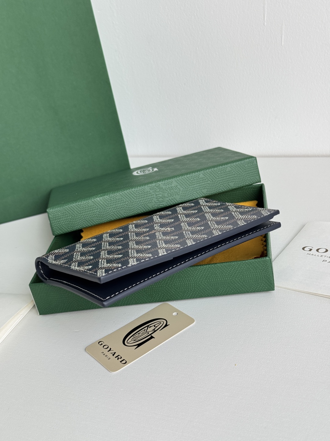 Goyard Classic Passport Holder Wallet Card Case - Travel Essential - 1.5x10x14cm 4 cmp i1746445800076 9941 0 3