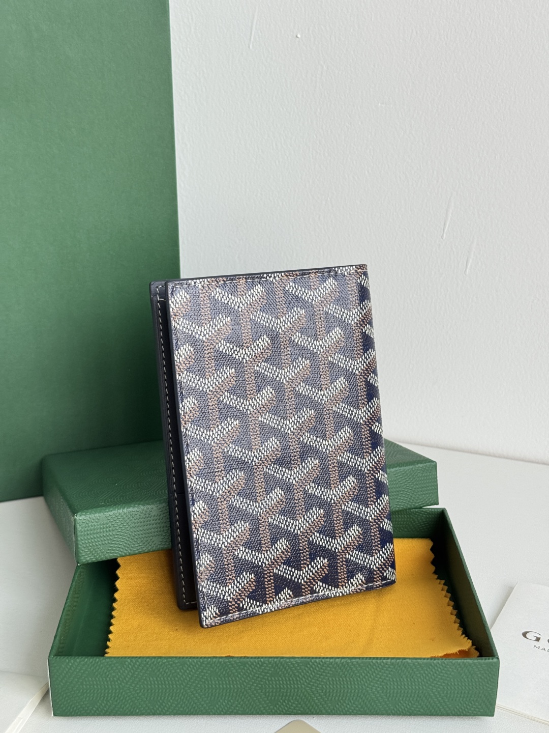 Goyard Classic Passport Holder Wallet Card Case - Travel Essential - 1.5x10x14cm 3 cmp i1746445803462 1179 0 2