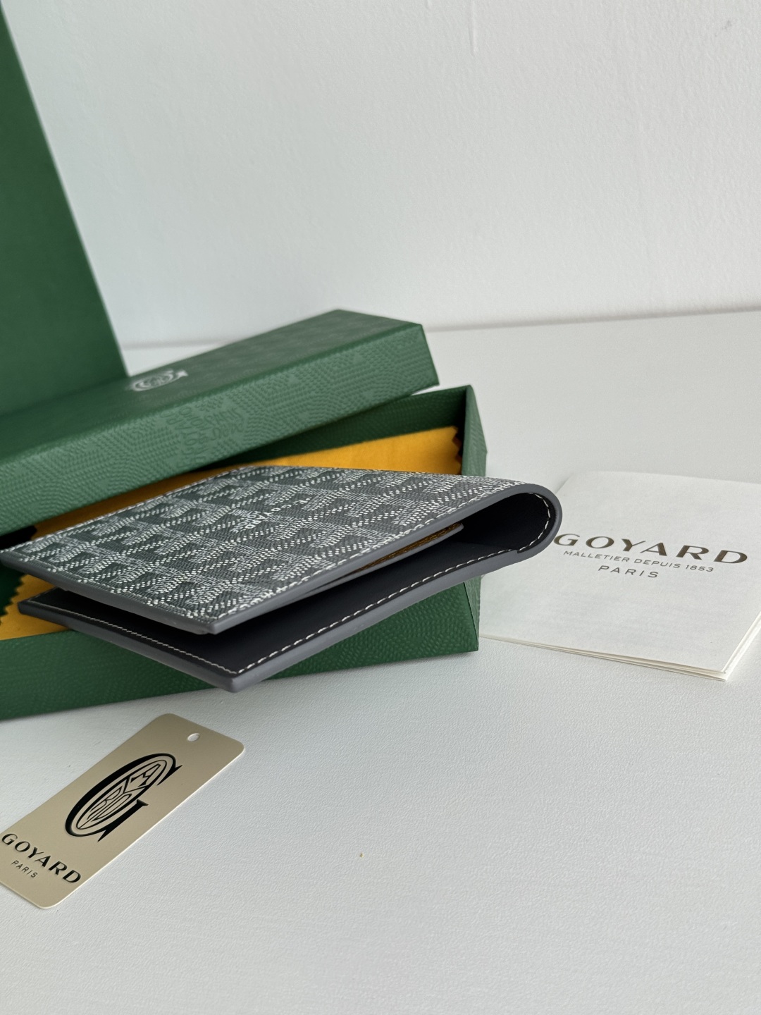 Goyard Classic Passport Holder Wallet Card Holder - Travel Essential 6 cmp i1746445866420 852 0 4