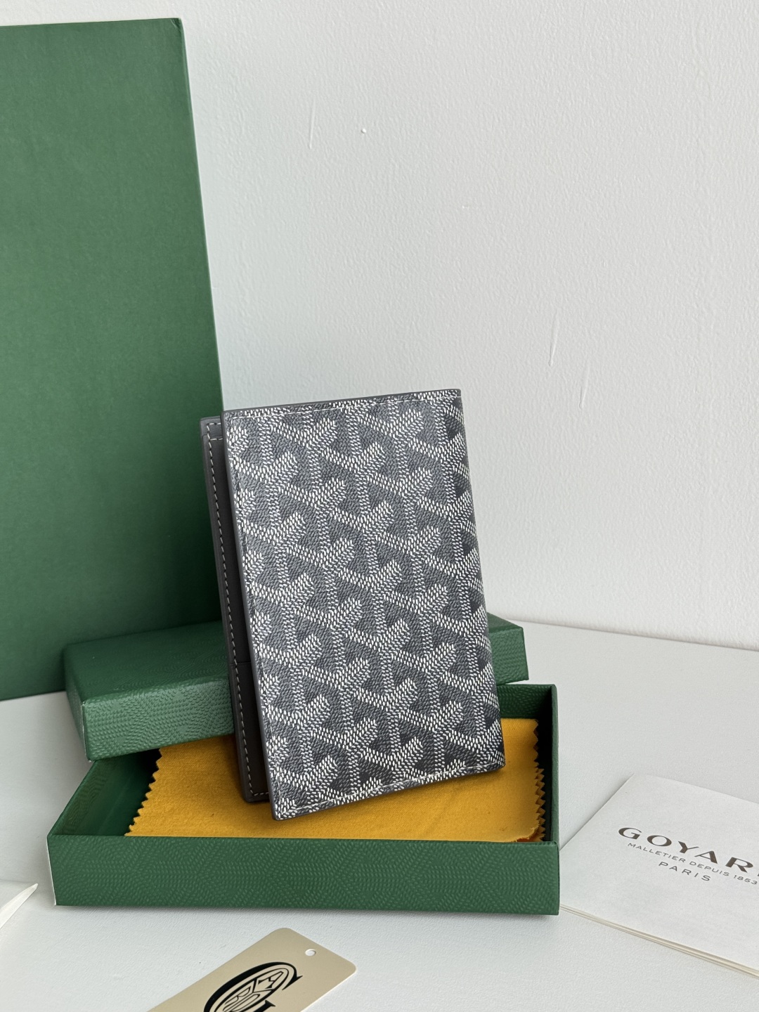 Goyard Classic Passport Holder Wallet Card Holder - Travel Essential 4 cmp i1746445866421 1218 0 2