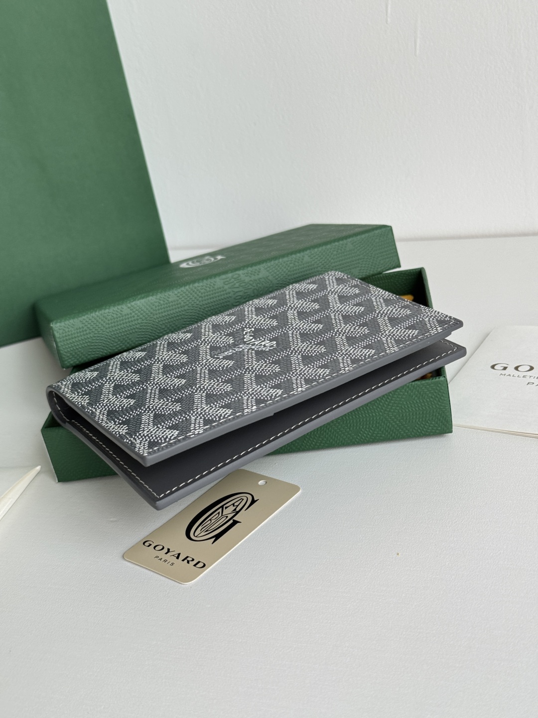 Goyard Classic Passport Holder Wallet Card Holder - Travel Essential 5 cmp i1746445866421 2836 0 3