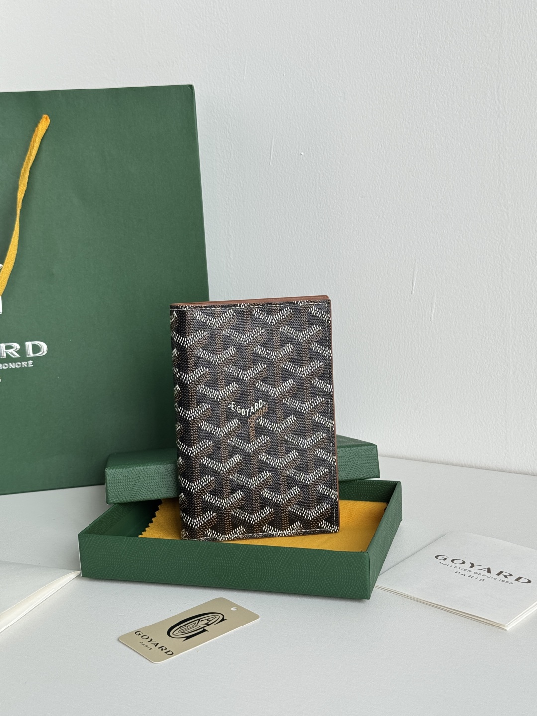 Goyard Classic Passport Holder Wallet Card Case - Travel Essential Organizer 2 cmp i1746445905836 6946 0 0