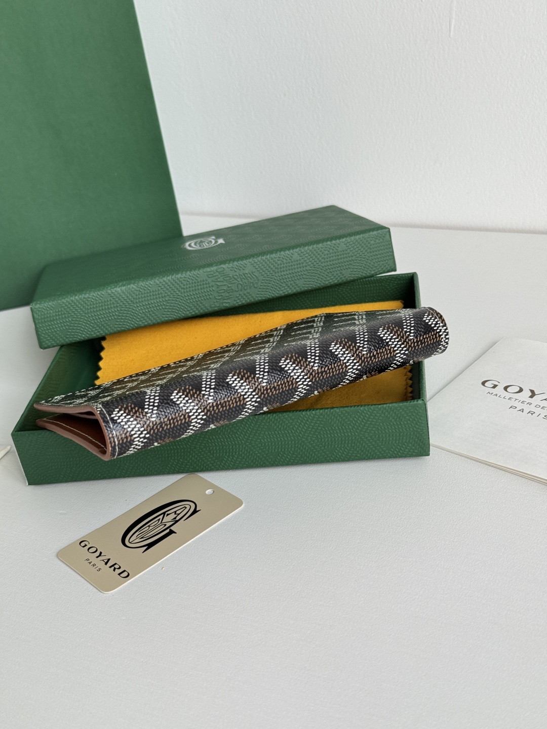Goyard Classic Passport Holder Wallet Card Case - Travel Essential Organizer 7 cmp i1746445905839 3980 0 5