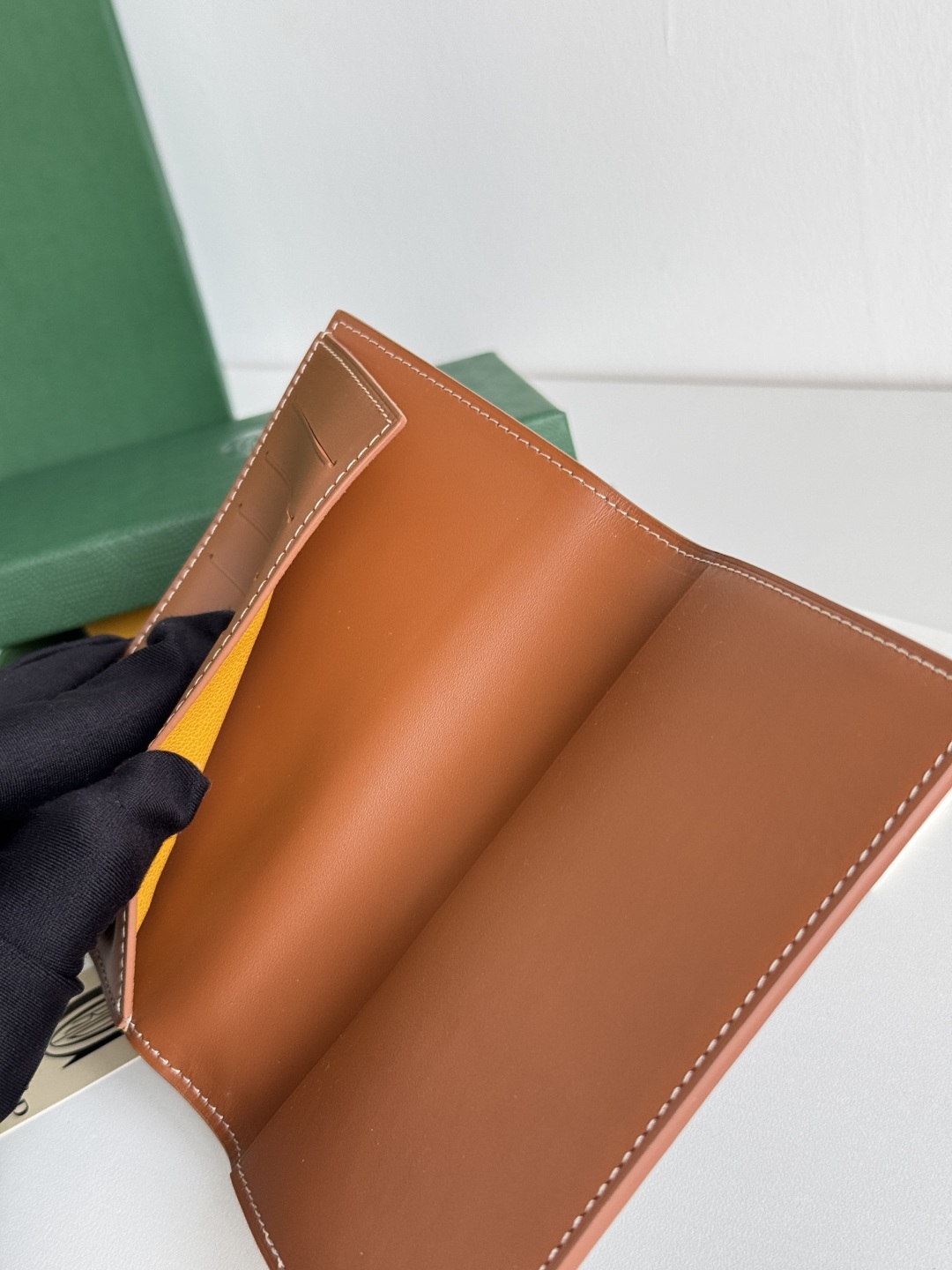 Goyard Classic Passport Holder Wallet Card Case - Travel Essential Organizer 10 cmp i1746445905839 7269 0 8