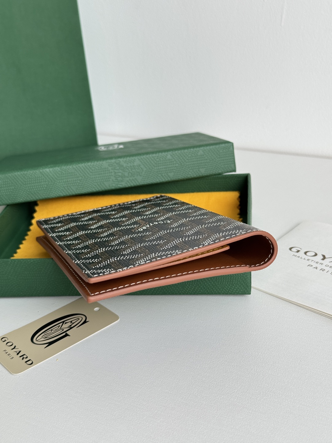 Goyard Classic Passport Holder Wallet Card Case - Travel Essential Organizer 6 cmp i1746445908526 8943 0 4