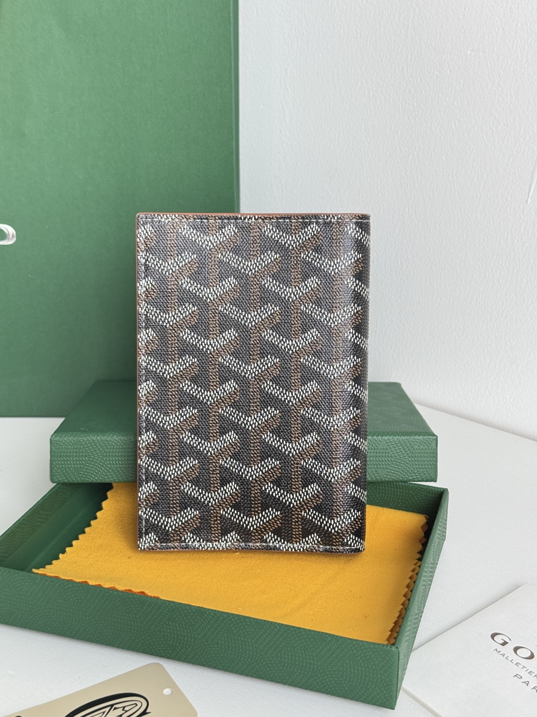 Goyard Classic Passport Holder Wallet Card Case - Travel Essential Organizer 4 cmp i1746445908537 3563 0 2