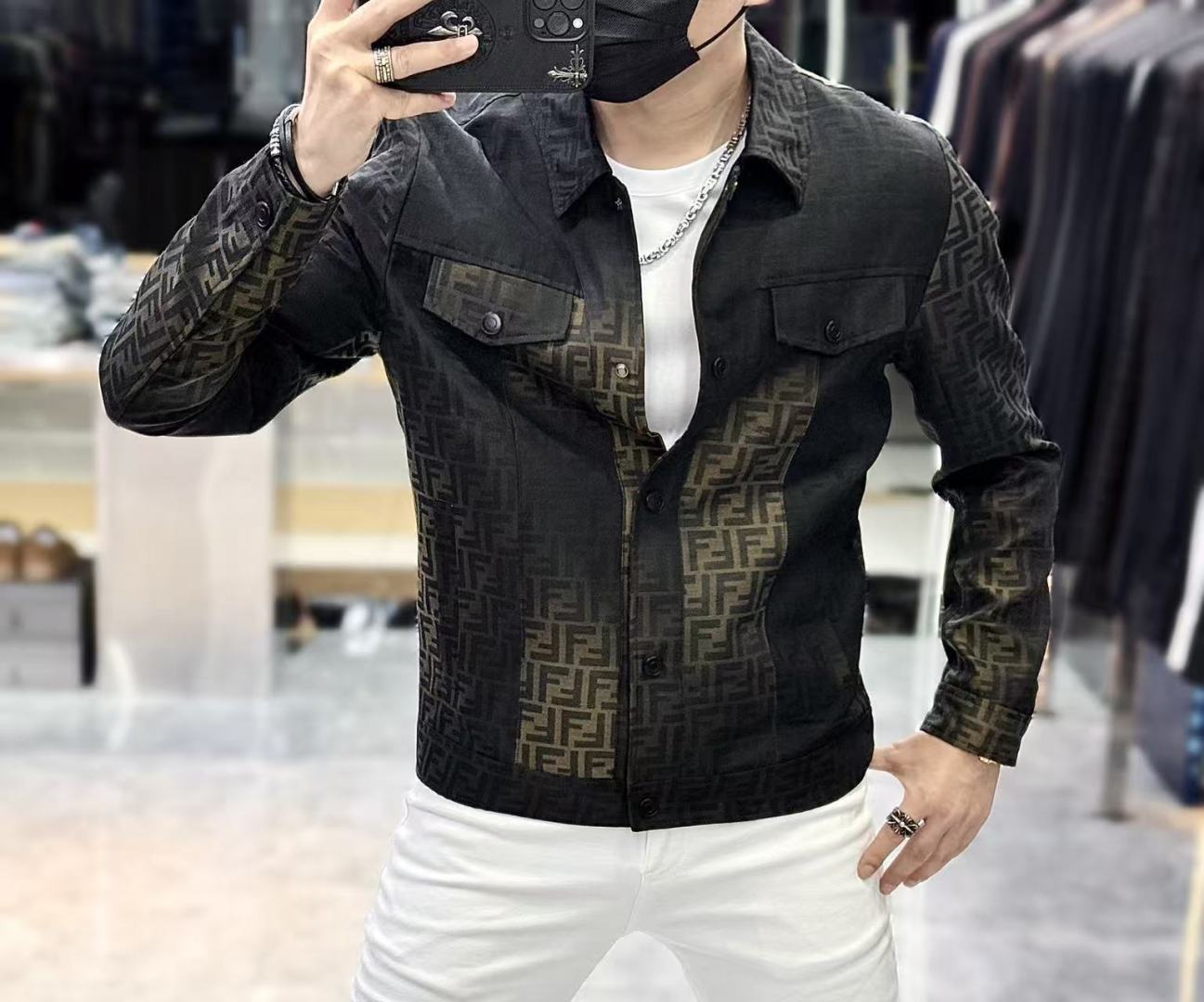 NO:524195,Fendi-ss autumn and winter boutique jackets, customized high-quality polyester fabric!  Top-level fashion brand elements logo design, complete with three standards!  The original hardware and accessories have smooth lines and exquisite craftsmanship, excellent upper body style, comfortable fabric, windproof and warm, and casual matching are very fashionable, handsome, casual and fashionable men's must-have!  Size M-3XL can wear up to 190 catties!  ,fendi,jackets & coats,jackets & coats,alexander wang19860909芬迪- ss秋冬大爆款精品夹克外套,定制高品质聚酯纤维面料！顶级时尚大牌元素logo设计,三标齐全！原版五金辅料,线条流畅,工艺精致,上身版型超赞,面料舒适,挡风保暖,随意搭配都非常时尚帅气休闲时尚男仕必备款哦！尺码M-3XL 最大可穿190斤！,,fendi,jackets & coats,jackets & coats,alexander wang,Men's clothing