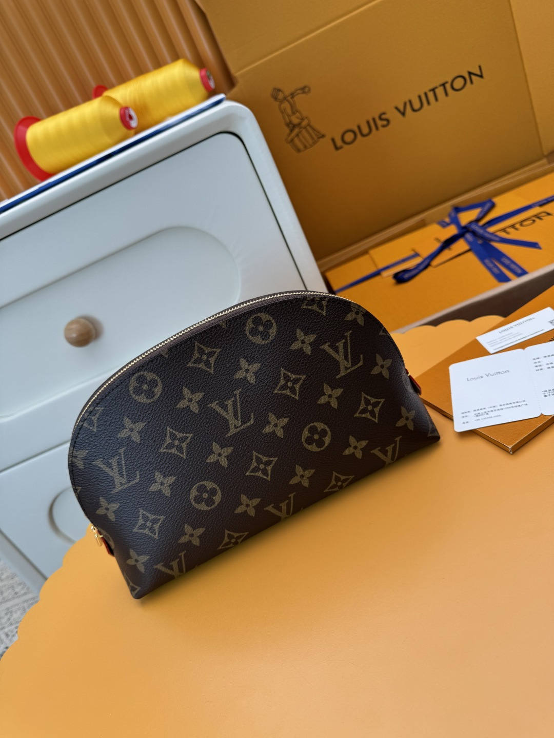 NO:741150,M46579 'Special Duty Free' [Official special edition·First class material·All steel hardware·Dynamic chip·Full package] This medium cosmetic bag is made of Monogram canvas, with exquisite brass details and fabric lining to highlight the elegant style. 24x17x6cm, LV wallet, louis vuitton, wallets, cosmetic bags & cases19860909M46579《特級免稅》[官方专版·一級材料·全鋼五金· 动态芯片·全套包裝]本款中号化妆包选用Monogram帆布,以工致黄铜细节和织物内衬彰显雅致格调.24x17x6cm,LV钱包,louis vuitton,wallets,cosmetic bags & cases,欧美剧