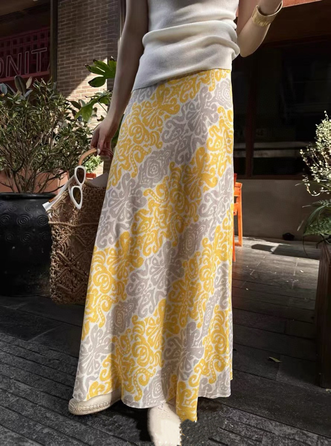 High-Quality Women’s Suit with Exchange Support, Packaged Max: Modern City Style. - 图片 3