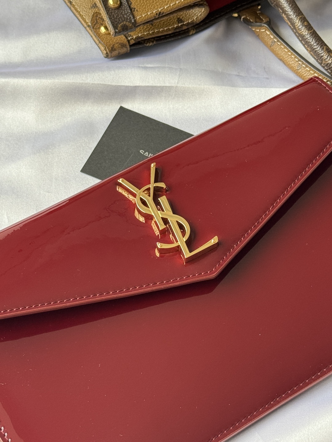 Saint Laurent Paris Clutch in Burgundy Patent Leather with Gold Logo 5 cmp i1743756904145 2501 0 4