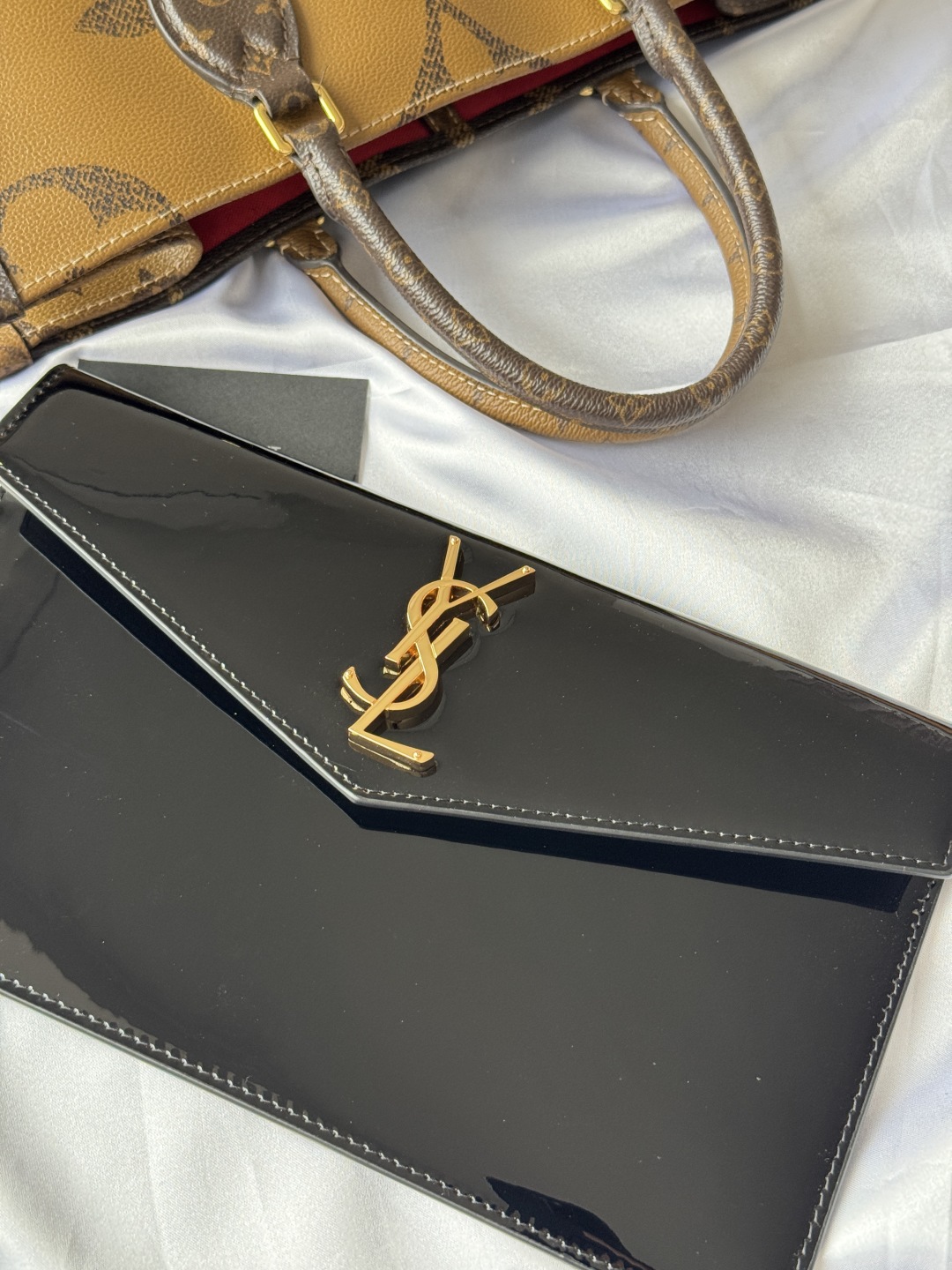 Yves Saint Laurent Black Patent Leather Clutch with Gold Logo 6 cmp i1743757038294 9991 0 4