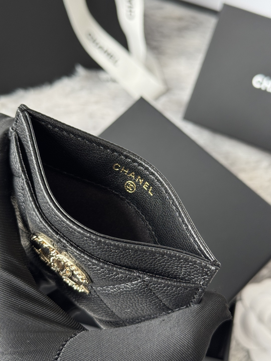 🆕型号ap-3048 CHANEL 22k浮雕lgo大双C五金，官网最新🆕卡包 鱼子酱中球纹牛皮防刮花，