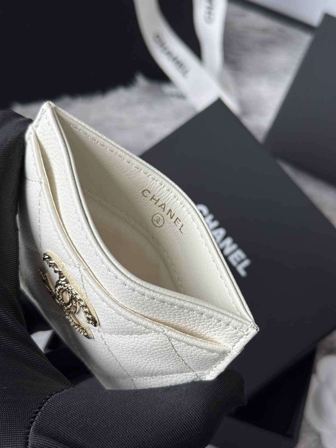 🆕型号ap-3048 CHANEL 22k浮雕lgo大双C五金，官网最新🆕卡包 鱼子酱中球纹牛皮防刮花，