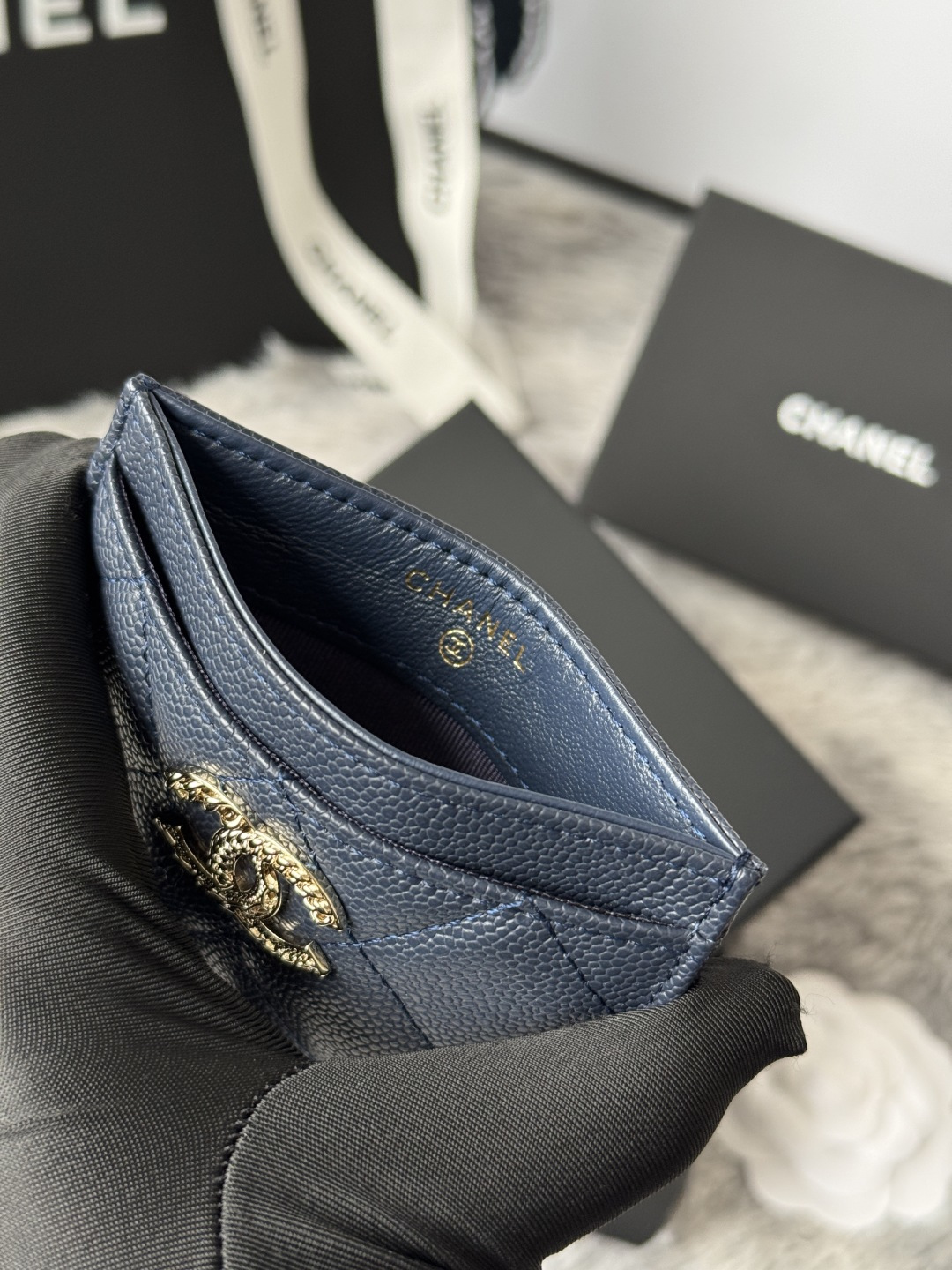 🆕型号ap-3048 CHANEL 22k浮雕lgo大双C五金，官网最新🆕卡包 鱼子酱中球纹牛皮防刮花，