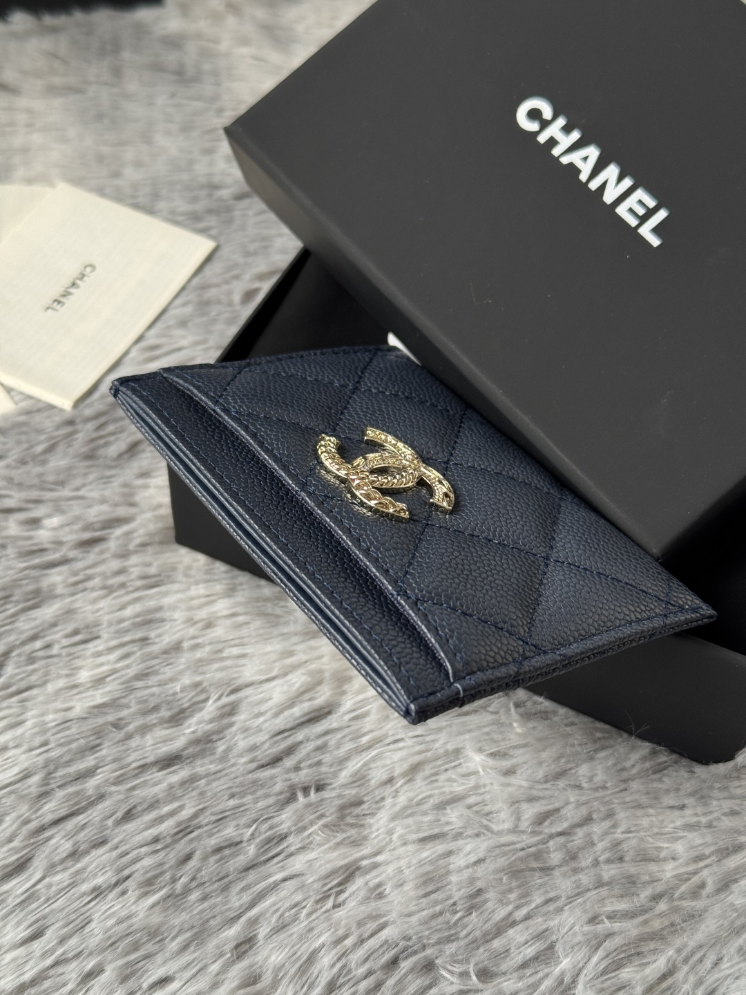 🆕型号ap-3048 CHANEL 22k浮雕lgo大双C五金，官网最新🆕卡包 鱼子酱中球纹牛皮防刮花，