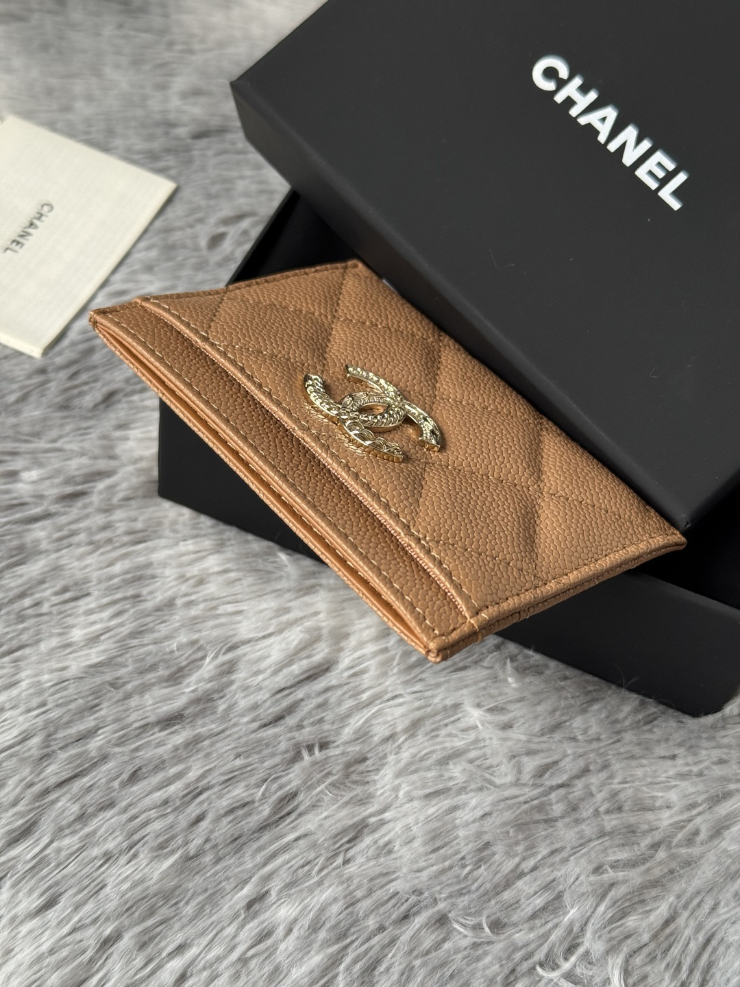 🆕型号ap-3048 CHANEL 22k浮雕lgo大双C五金，官网最新🆕卡包 鱼子酱中球纹牛皮防刮花，