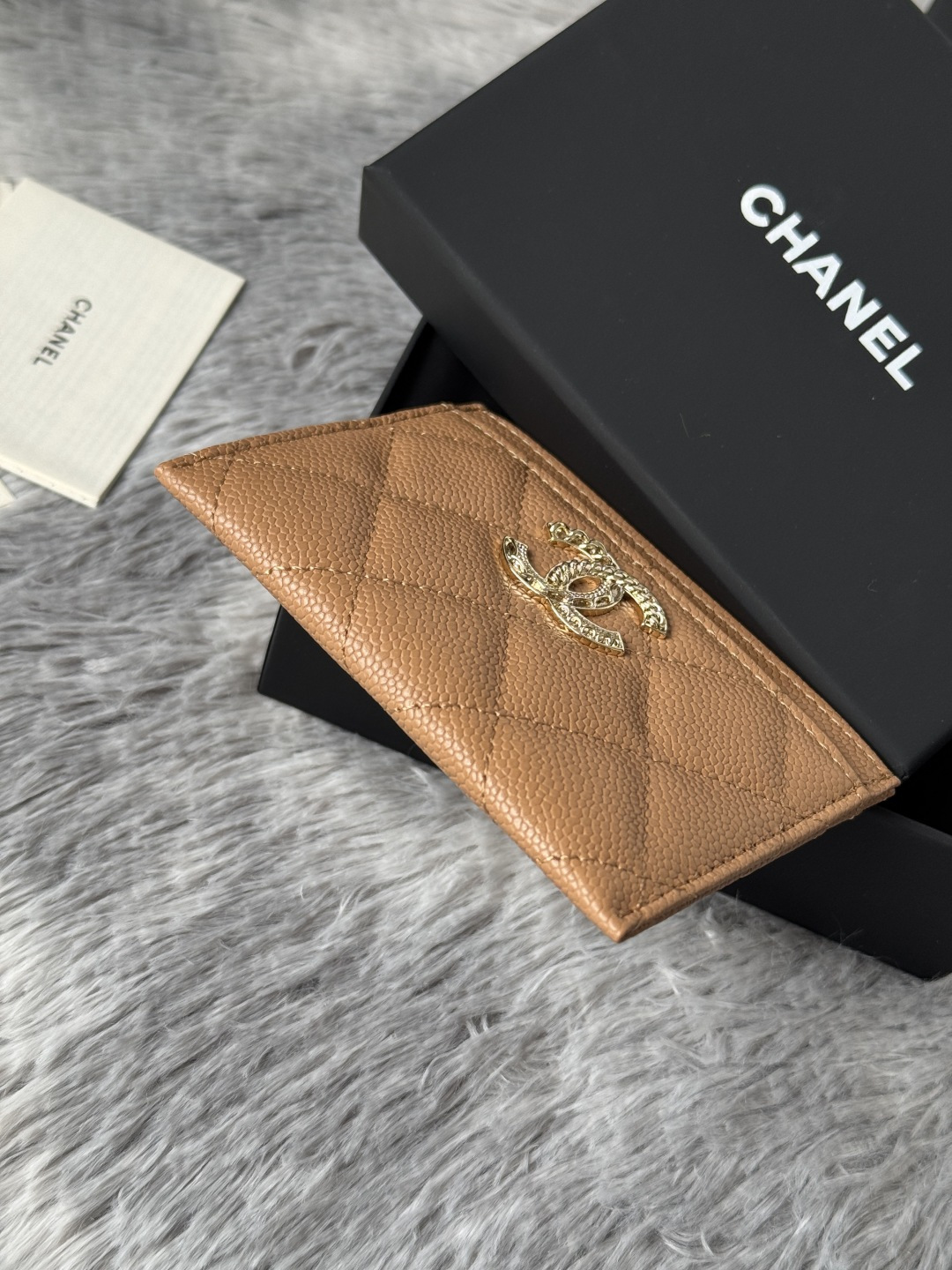 🆕型号ap-3048 CHANEL 22k浮雕lgo大双C五金，官网最新🆕卡包 鱼子酱中球纹牛皮防刮花，