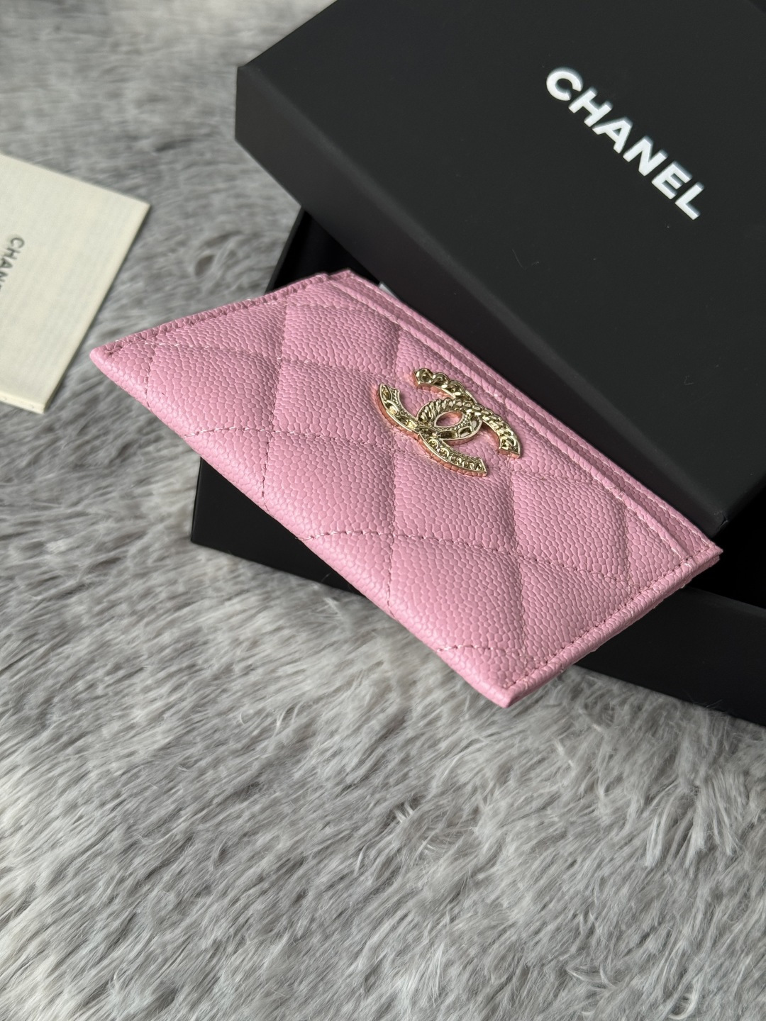 🆕型号ap-3048 CHANEL 22k浮雕lgo大双C五金，官网最新🆕卡包 鱼子酱中球纹牛皮防刮花，