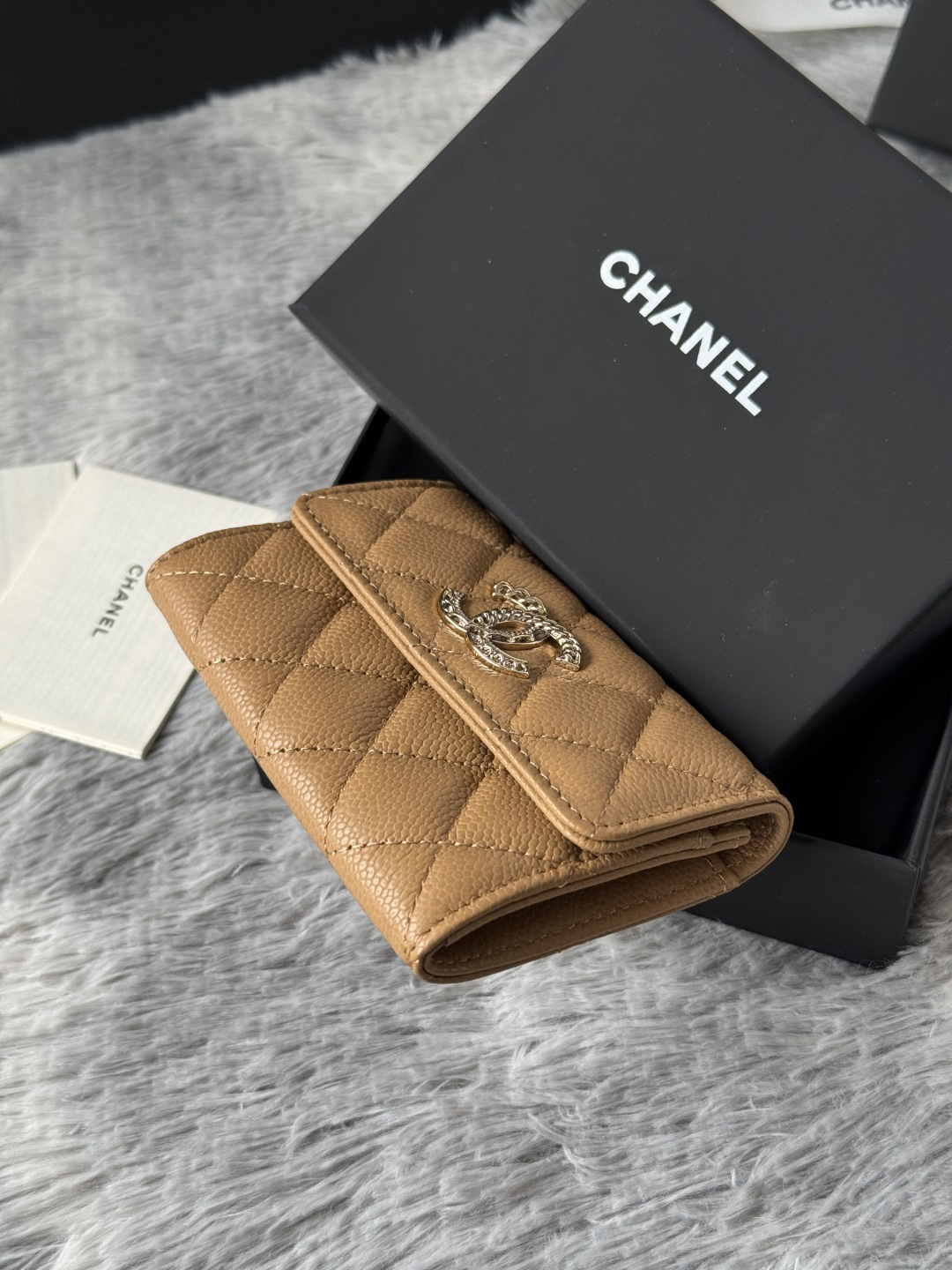 🆕型号ap-3047CHANEL 22k浮雕五金，新双C大lgo带有精致复刻味，非常美丽，官网最新🆕卡包