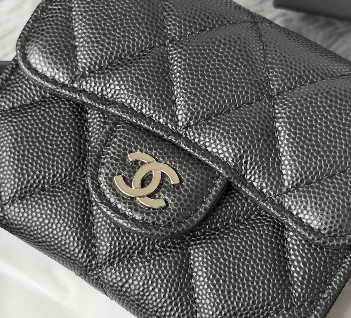 P升级版CHANEL。 经典cf卡包💦款号A31504顶级皮料五金，菱格纹路.原单品质！细节美到淋漓尽致
