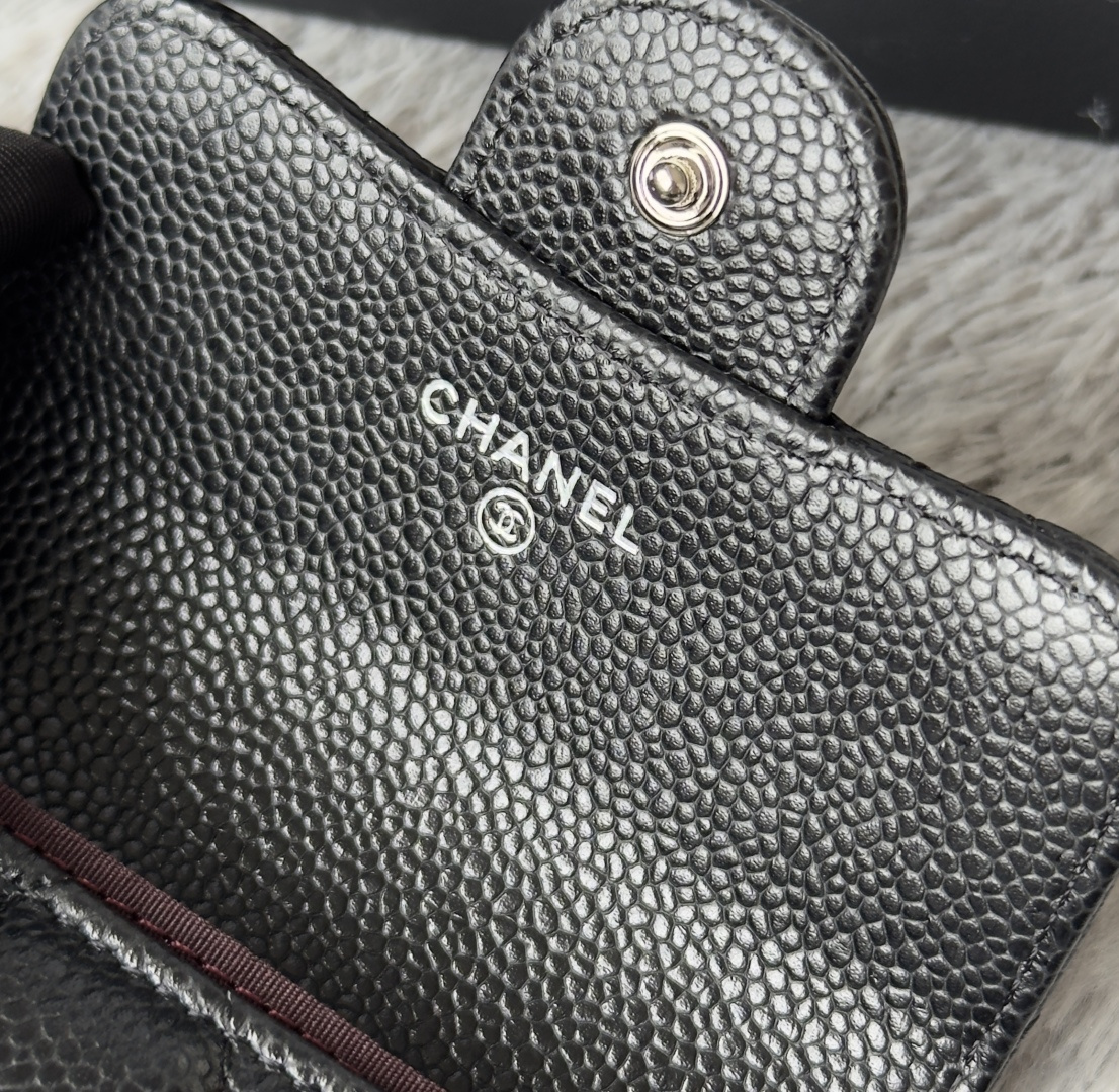 P升级版CHANEL。 经典cf卡包💦款号A31504顶级皮料五金，菱格纹路.原单品质！细节美到淋漓尽致