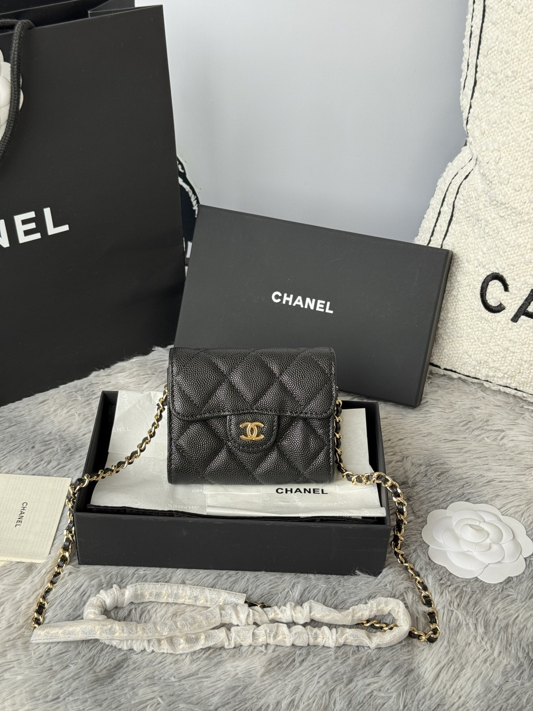 NO:673533,Xiaoxiang chain bag, mini cute version, can hold lipstick, credit card, some small change, model number A81082, size 8.5*12.5*2.5cm, complete package, box card, ribbon and cloth bag. Made of caviar cowhide, original quality, exclusive photography, chanel wallet, chanel, wallets, cowhide19860909小香链条小包,mini可爱版 可以装口红,信用卡 一些小零钱 款号A81082 尺寸8.5*12.5*2.5cm 全套包装,盒子卡片,丝带 布袋都有 鱼子酱牛皮制作,原单品质 独家拍摄,chanel钱包,chanel,wallets,cowhide,欧美剧