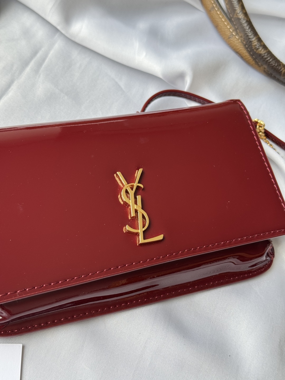 Saint Laurent Paris Phone Holder Mini Bag - Stylish and Functional 28 cmp i1748314146950 243 0 4