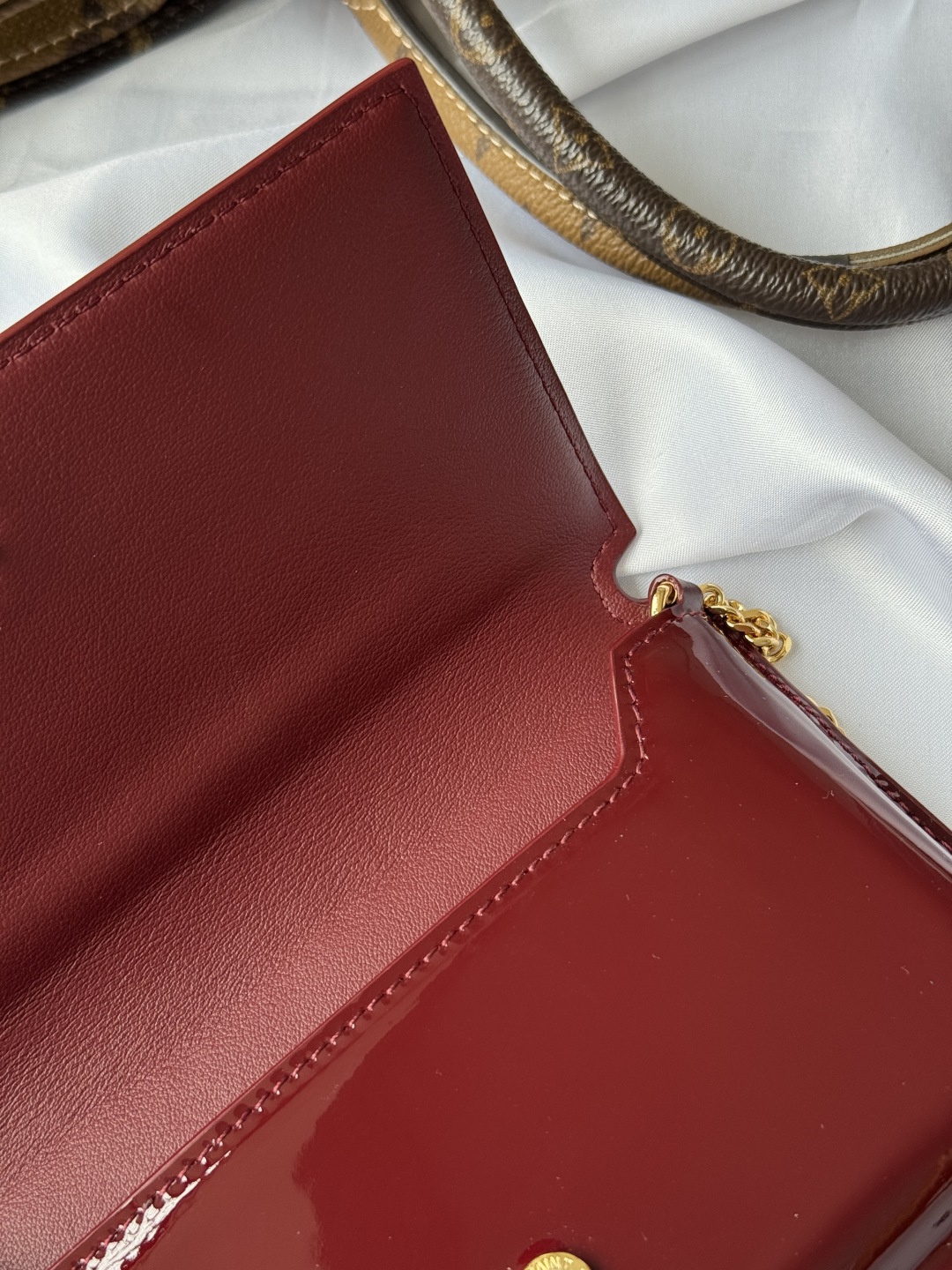 Saint Laurent Paris Phone Holder Mini Bag - Stylish and Functional 32 cmp i1748314158239 1046 0 8