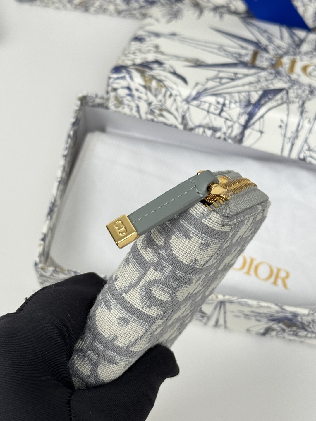 💰270💰dior 长款拉链钱包，提花布 Dior Oblique 搭配深蓝色头层牛皮，容量大双隔层，8卡位plus轻松收 纳 现金 信用卡 零钱
款号：S2189
尺寸：19.5.×10.5×3cm