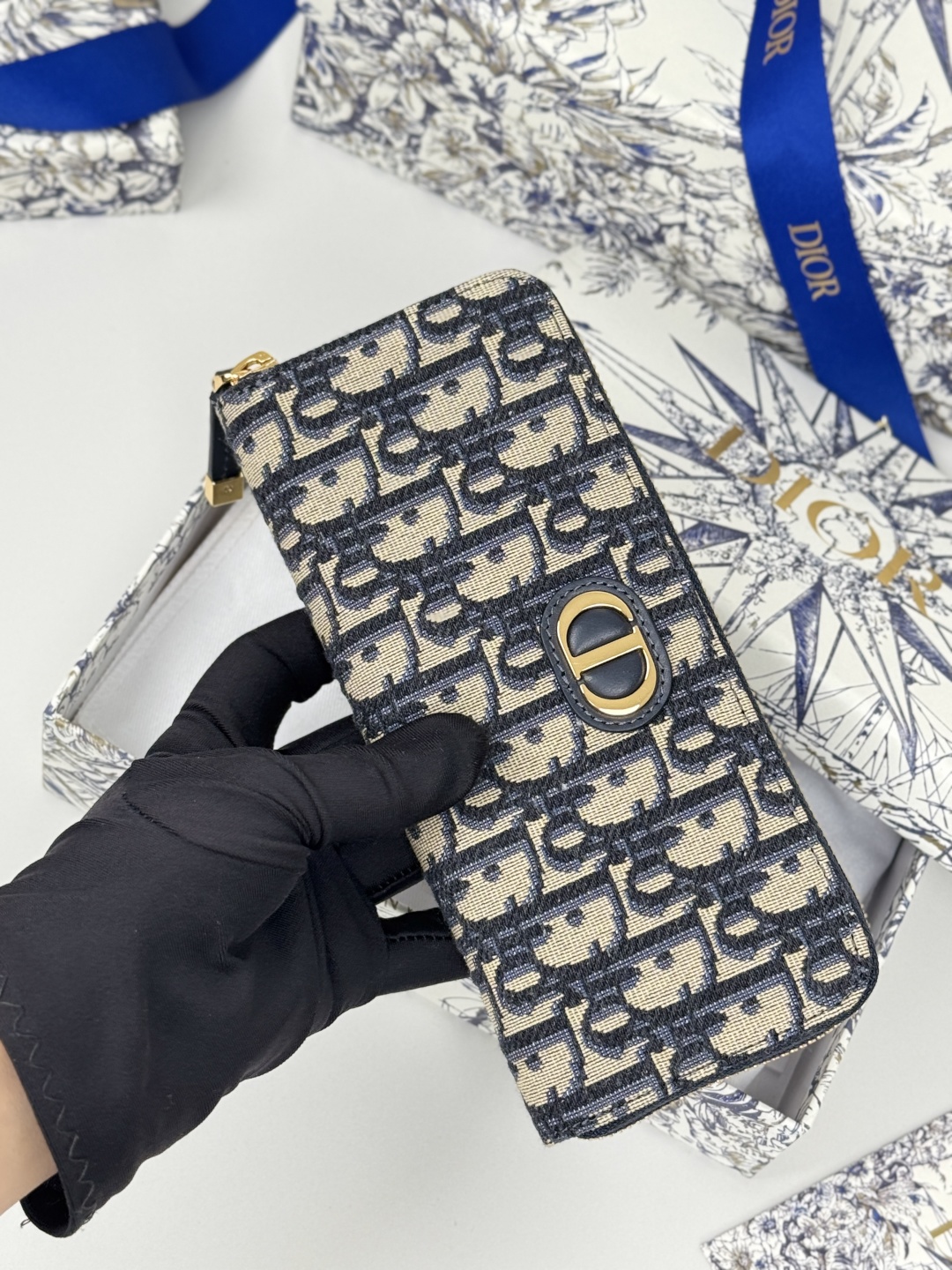 💰270💰dior 长款拉链钱包，提花布 Dior Oblique 搭配深蓝色头层牛皮，容量大双隔层，8卡位plus轻松收 纳 现金 信用卡 零钱
款号：S2189
尺寸：19.5.×10.5×3cm