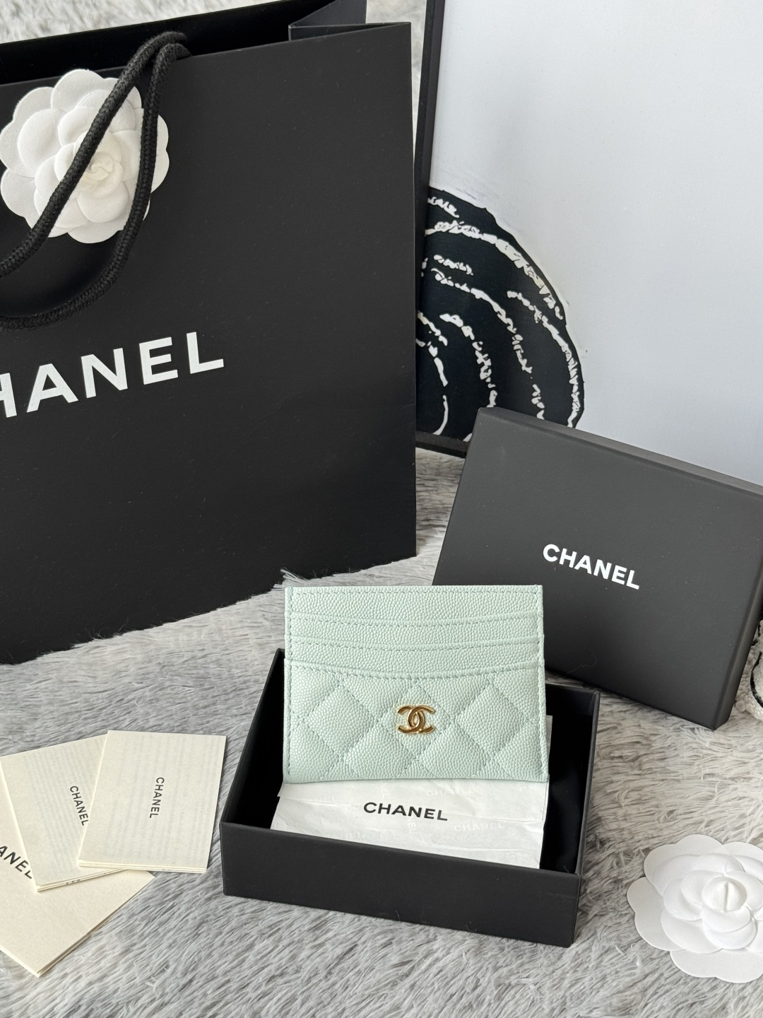 NO:673904,chanel 2025 new product card holder lambskin, seven card slots, can hold change, imported Italian lambskin + hardware logo, so beautiful, I love it. The color is as shown in the picture, easy and fast storage, mini card holder, number A, size: w11×h10cm, chanel wallet, chanel, wallets, sheepskin19860909chanel 2025 新品 卡片包小羊皮 七个卡位 可放零钱 进口意大利小羊皮制作+五金logo 太美了 超爱的 颜色如图所示明,收纳方便快捷,迷你卡包 编号A 尺寸:w11×h10cm,chanel钱包,chanel,wallets,sheepskin,欧美剧