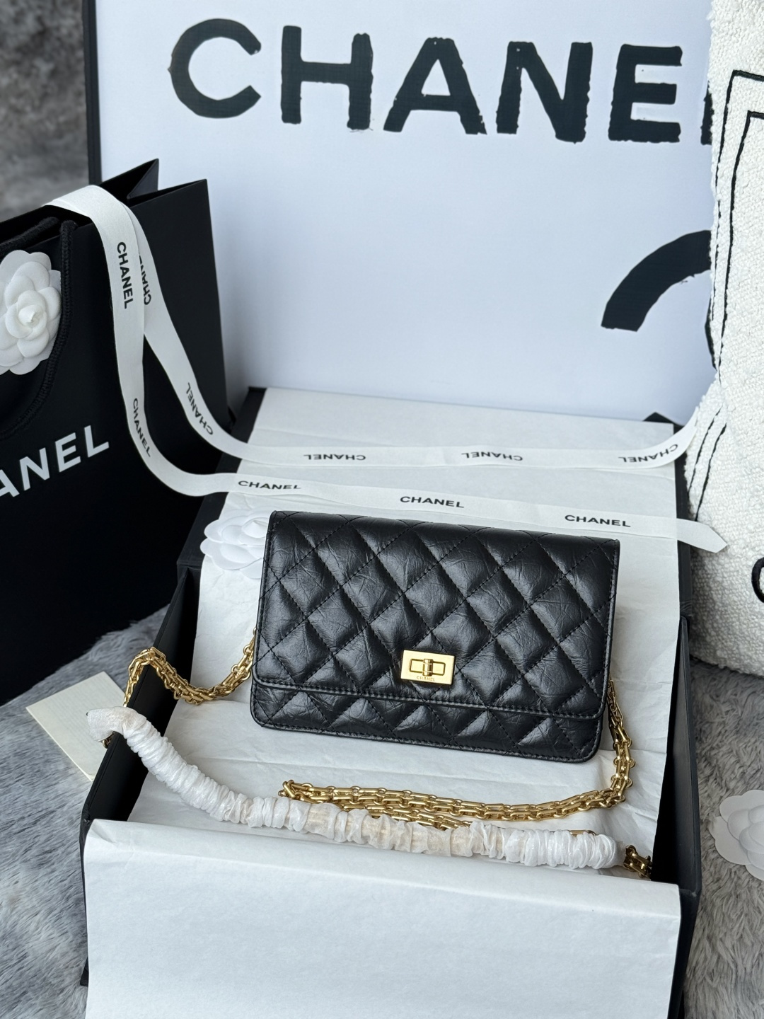 NO:388682,Chanel's latest imported oil wax cowhide series retro metal locks with the latest tags Xiangjia square wallet on chain #New Woc innovative version, classic diamond pattern Small and exquisite chain bag can be casual and formal. The versatile king new redesign lock design Two compartments have 8 card slots in front and rear compartments 19cm No. 33814, Chanel, chanel, chanel, chanel, cowhide19860909Chanel最新 进口油蜡牛皮系列复古金属锁扣配最新吊牌新品 香家方形 wallet on chain ＃新Woc创新版,经典菱格纹 小巧精美的链条包可休闲可正式 百搭王新改版锁扣设计两个隔层前后隔层共有8个卡位 19cm 编号33814,香奈儿,chanel,chanel,chanel,cowhide,Bag