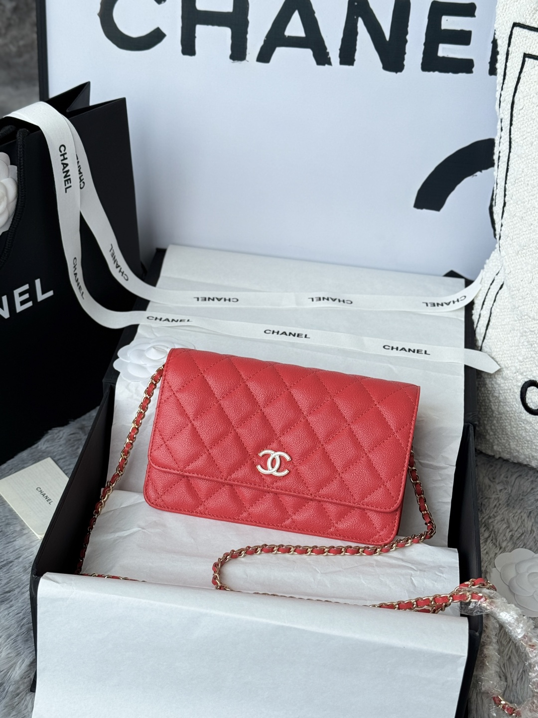NO:388631,CHANEL pearlescent leather, big red woc fortune bag, one shoulder crossbody can be easily controlled Small shoulder bag Imported cowhide Model: 33814 Size 19c m, Chanel, chanel, chanel, satchels, cowhide19860909CHANEL 珠光皮 大红色 woc 发财包 单肩斜挎都可以轻松驾驭 小挎包 进口牛皮 型号:33814 尺寸19c m,香奈儿,chanel,chanel,satchels,cowhide,Bag
