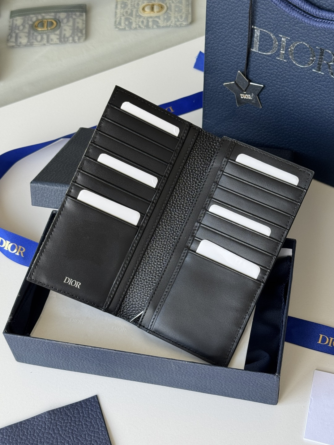 Dior 黑色粒面牛皮革细工镶嵌米色和黑色Oblique