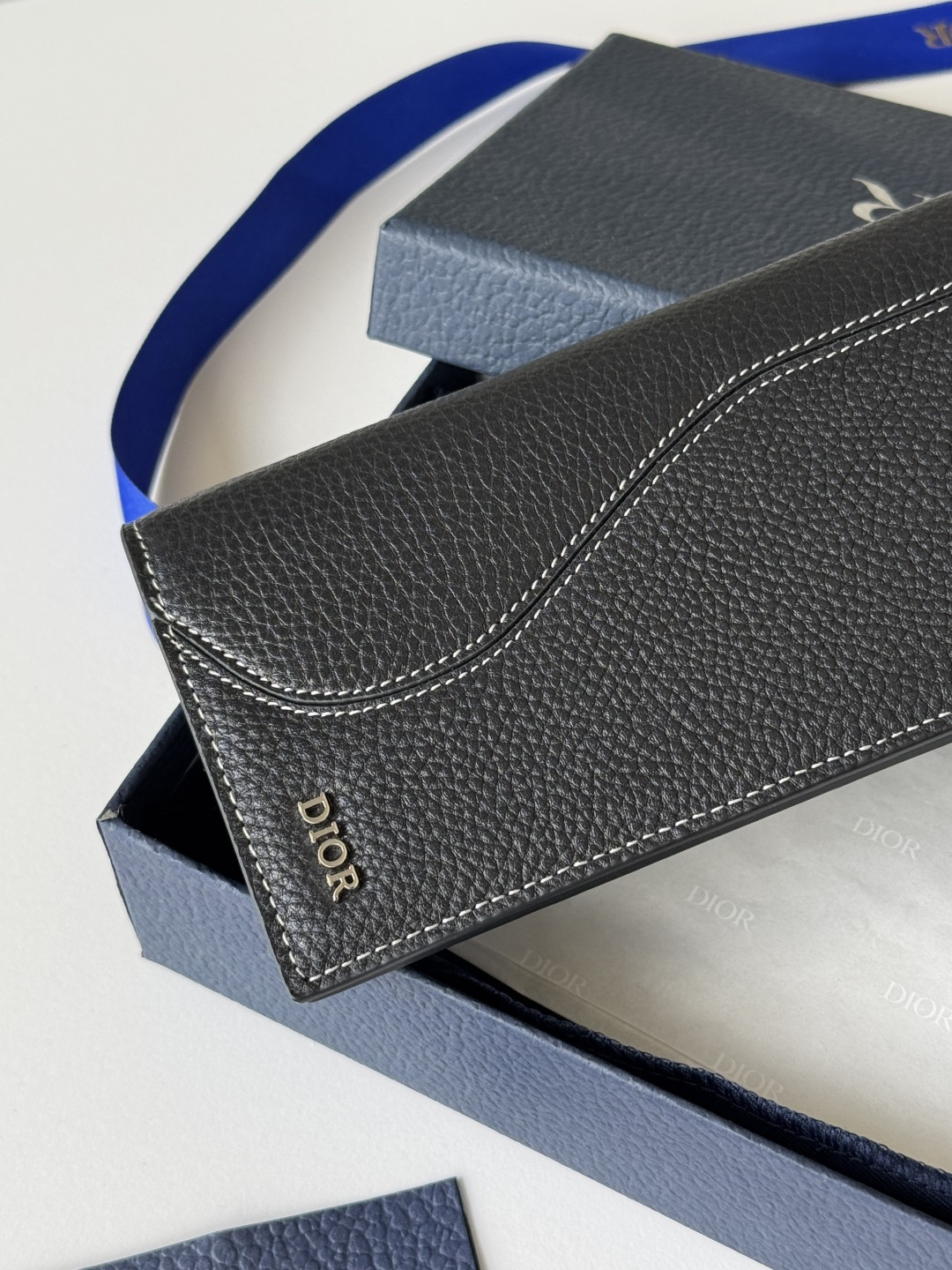 Dior 黑色粒面牛皮革细工镶嵌米色和黑色Oblique