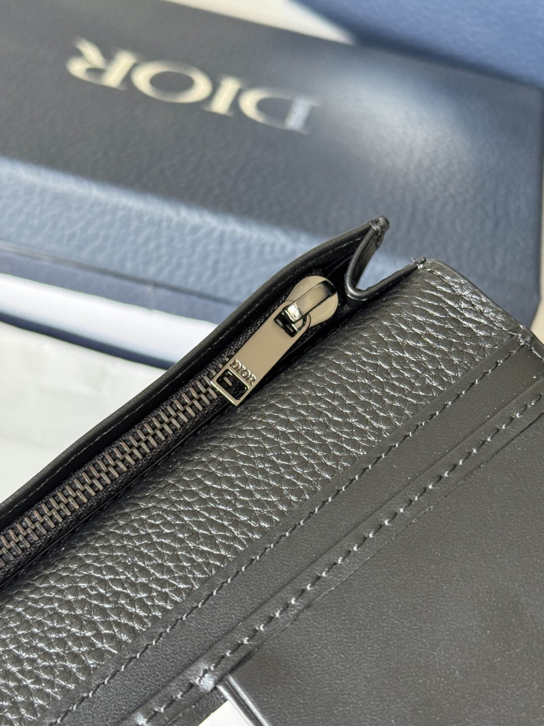 Dior 黑色粒面牛皮革细工镶嵌米色和黑色Oblique