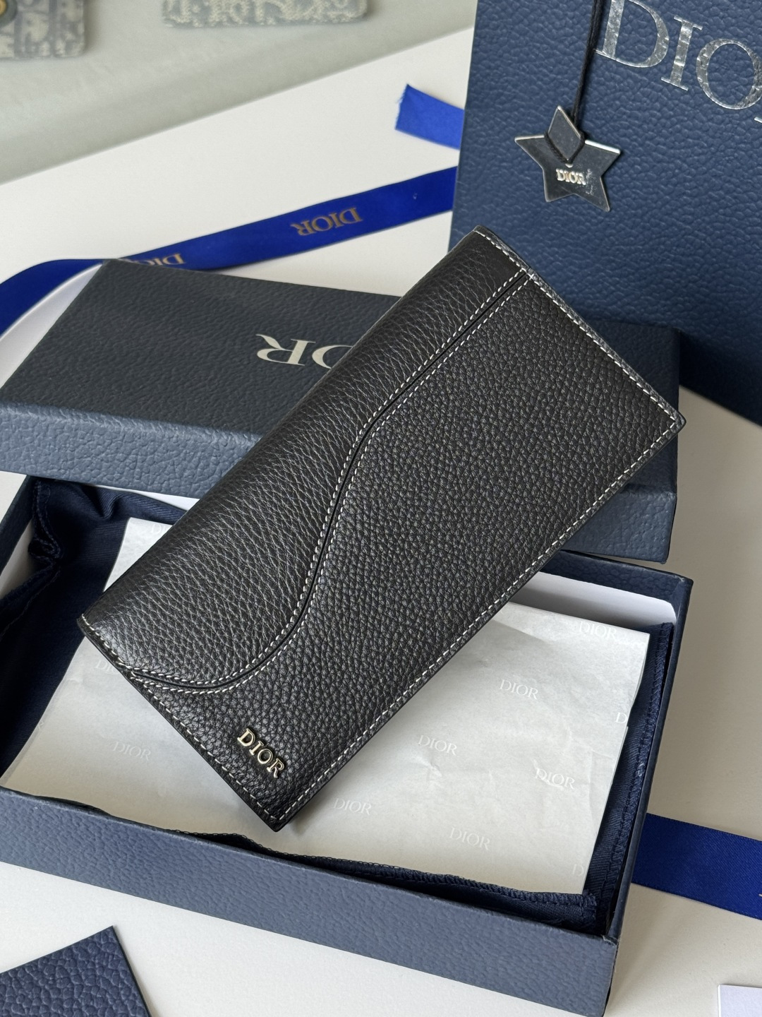 Dior 黑色粒面牛皮革细工镶嵌米色和黑色Oblique